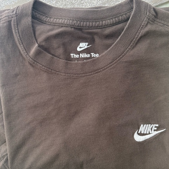 Nike Women’s Tshirt - Picture 16 of 16